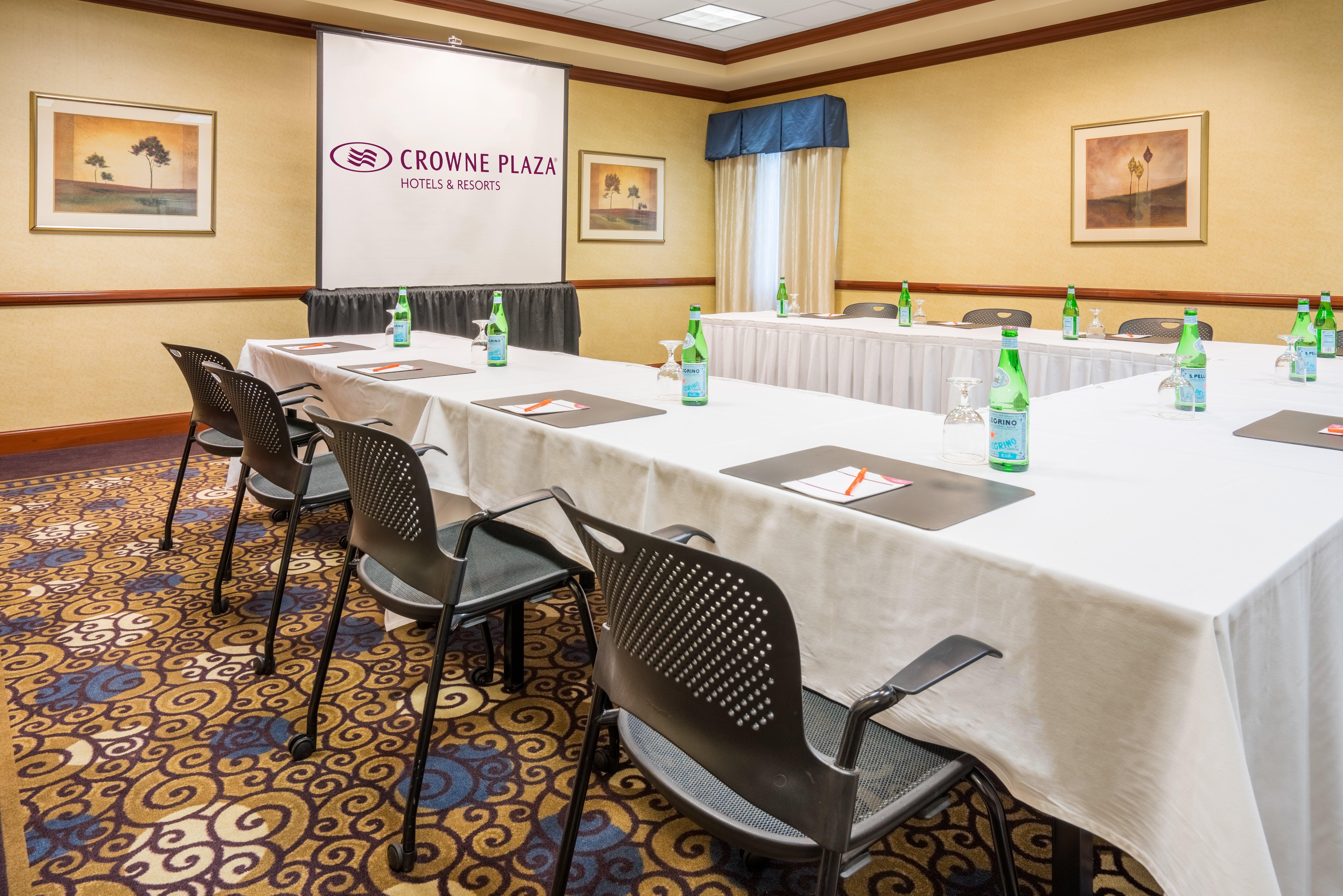 Crowne Plaza Hotel And Suites Pittsburgh South By Ihg Mt. Lebanon Exterior photo