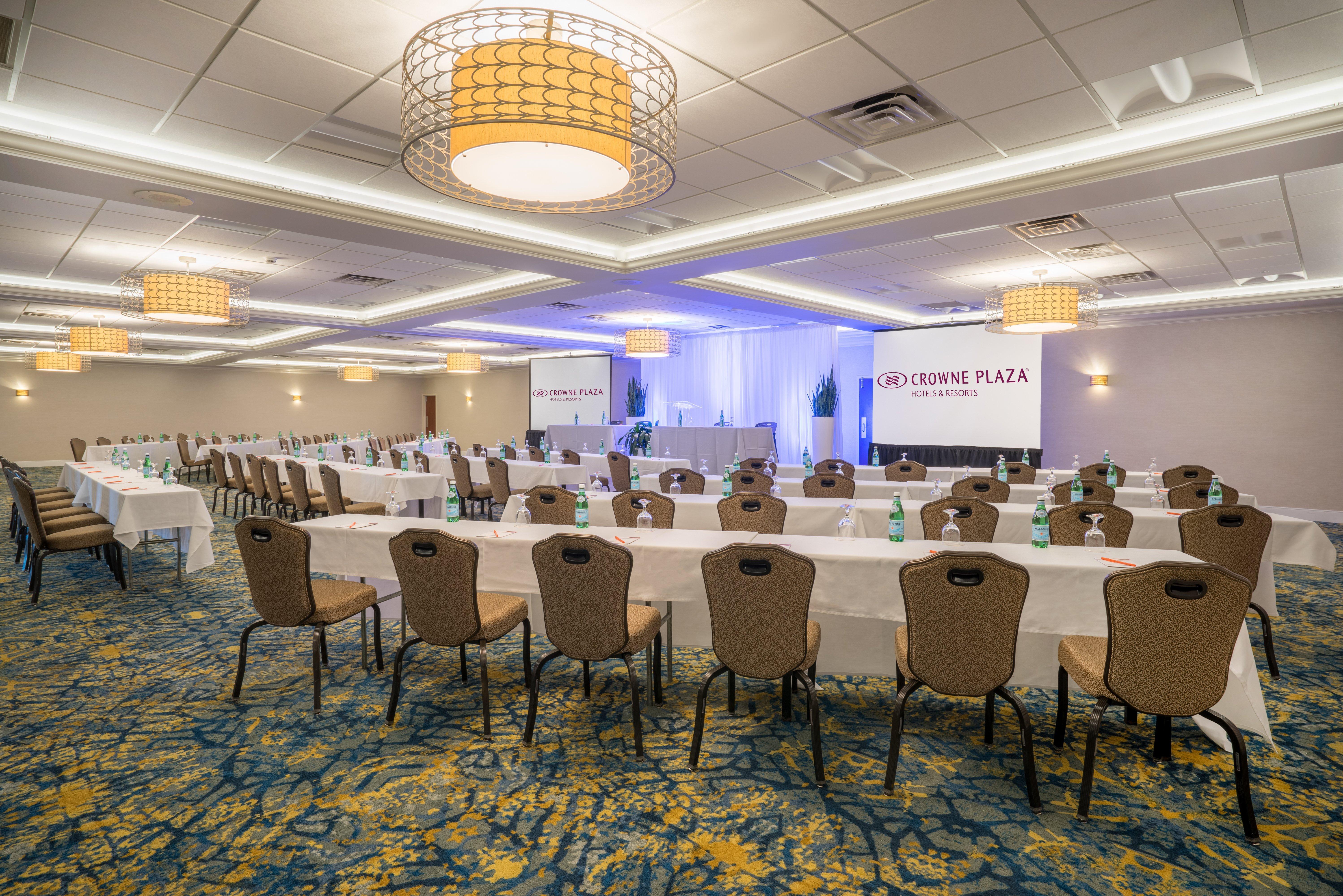 Crowne Plaza Hotel And Suites Pittsburgh South By Ihg Mt. Lebanon Exterior photo
