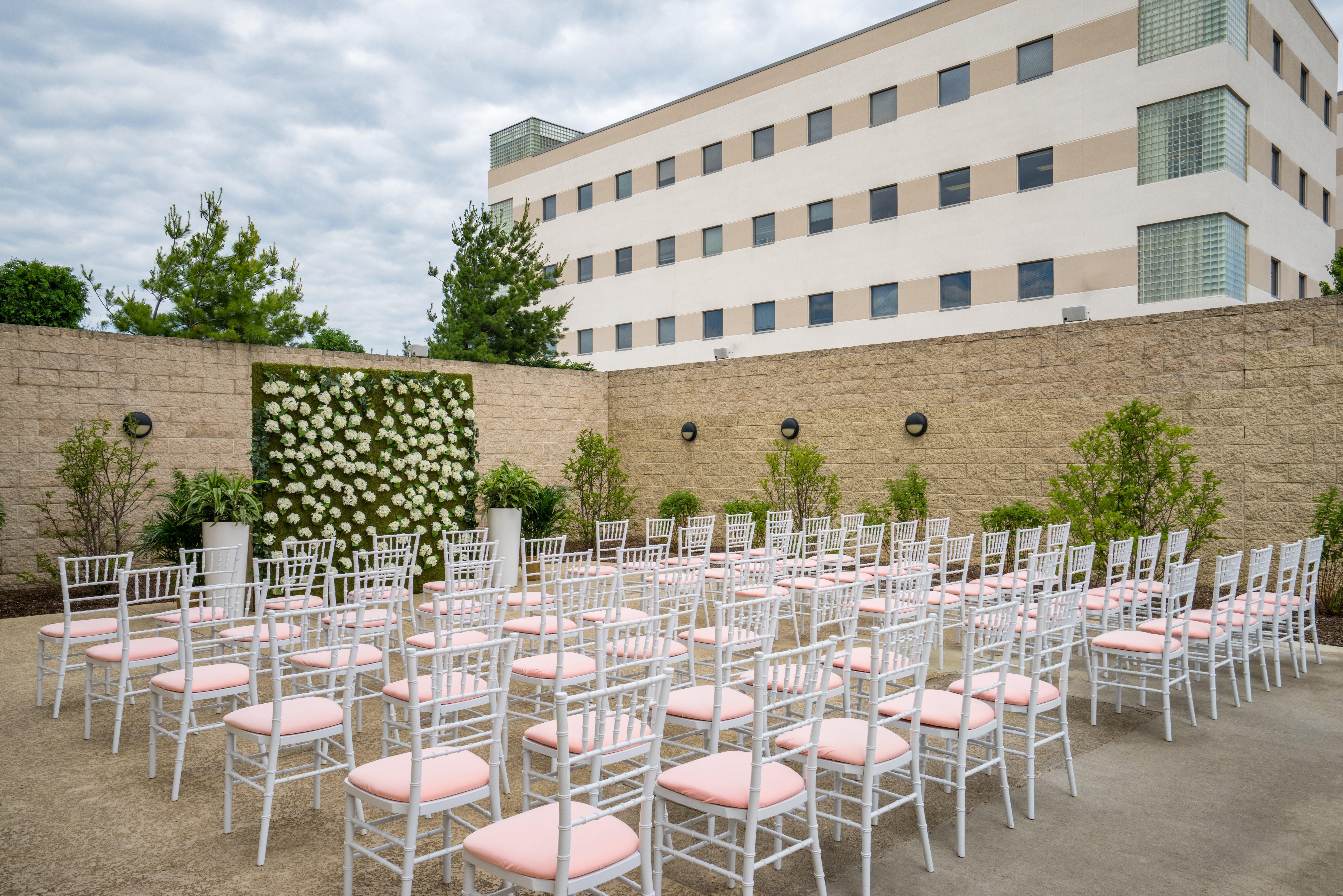 Crowne Plaza Hotel And Suites Pittsburgh South By Ihg Mt. Lebanon Exterior photo