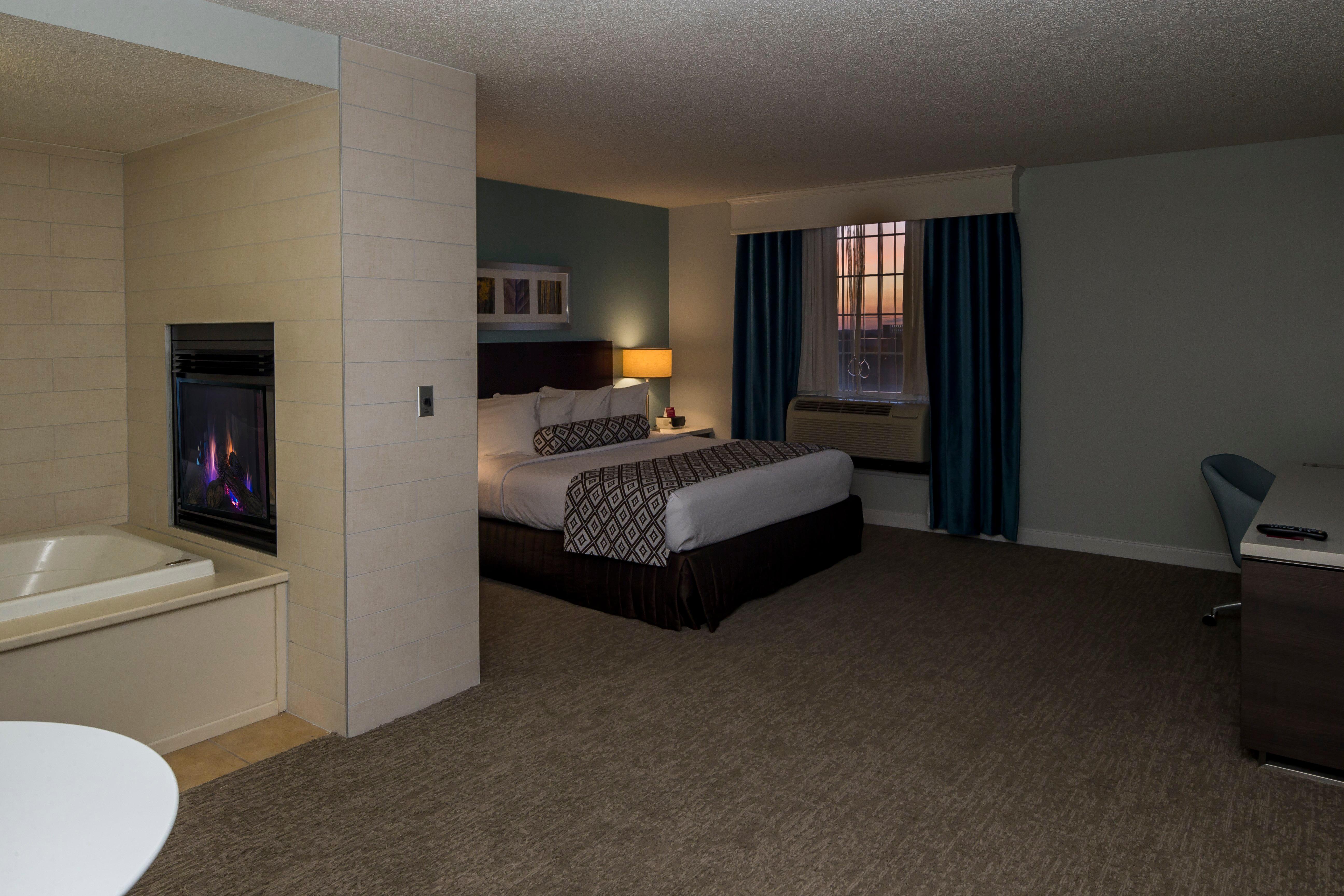 Crowne Plaza Hotel And Suites Pittsburgh South By Ihg Mt. Lebanon Exterior photo