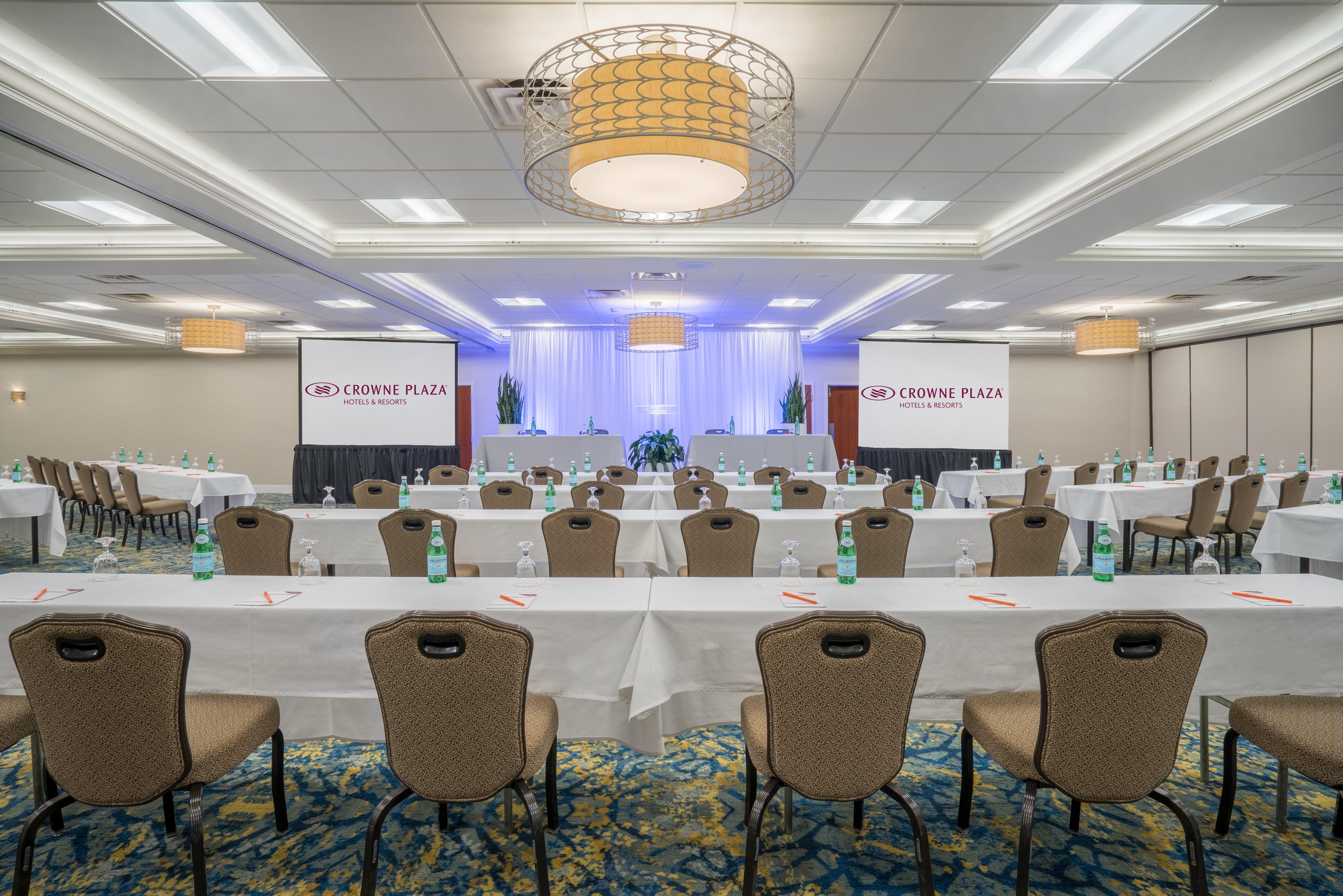 Crowne Plaza Hotel And Suites Pittsburgh South By Ihg Mt. Lebanon Exterior photo