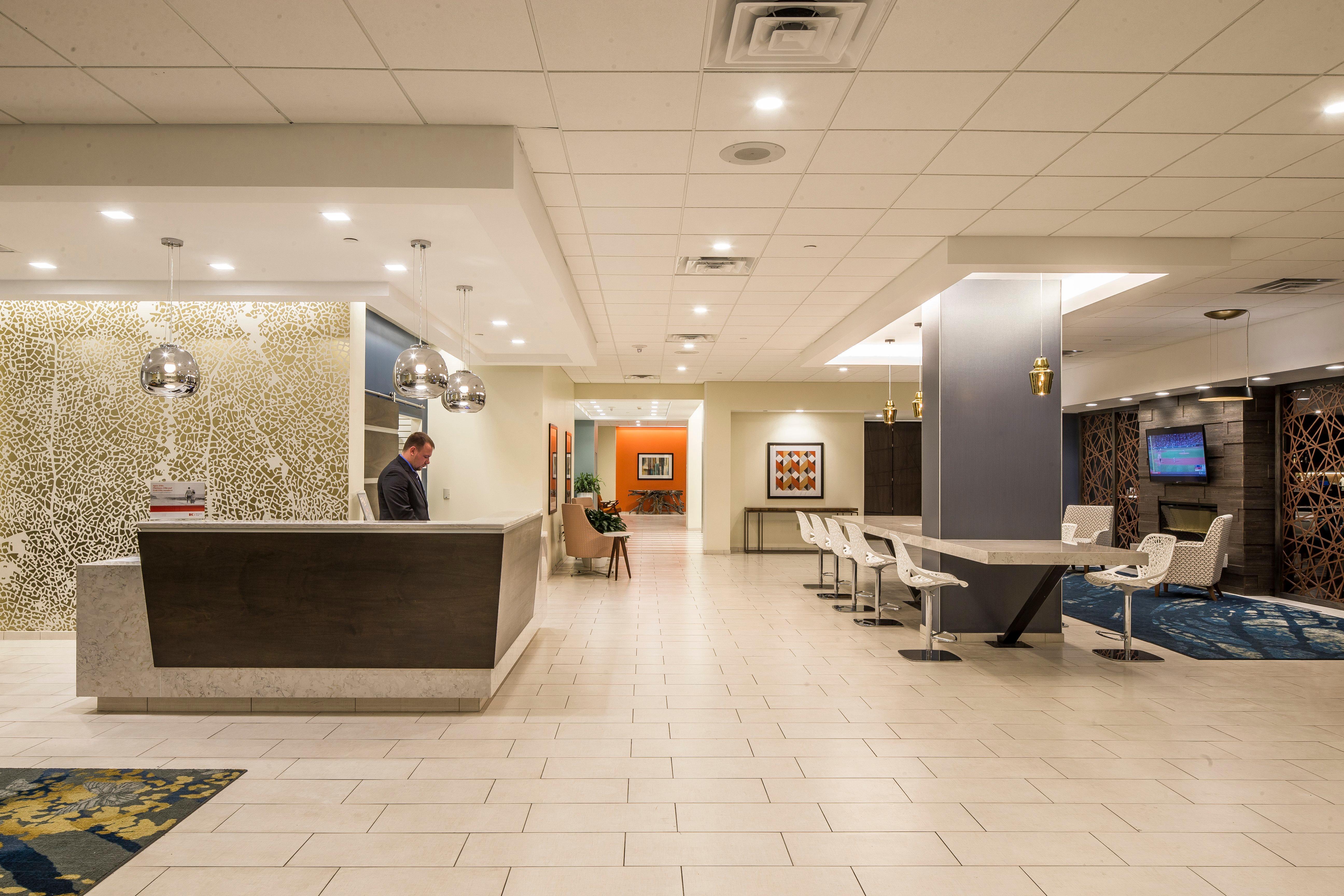 Crowne Plaza Hotel And Suites Pittsburgh South By Ihg Mt. Lebanon Exterior photo